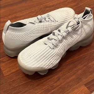 Nike vapor max white size 7 mens size 8.5 womens